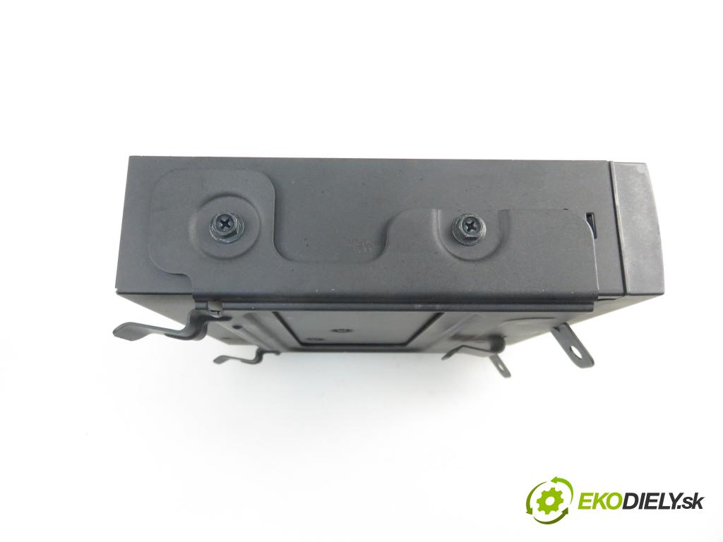 VOLVO V50 (MW) KOMBI 2007 2400,00 Nawigacje GPS fabryczne 2400,00 čítač navigácie 31215512; 30657371 (Ostatné)