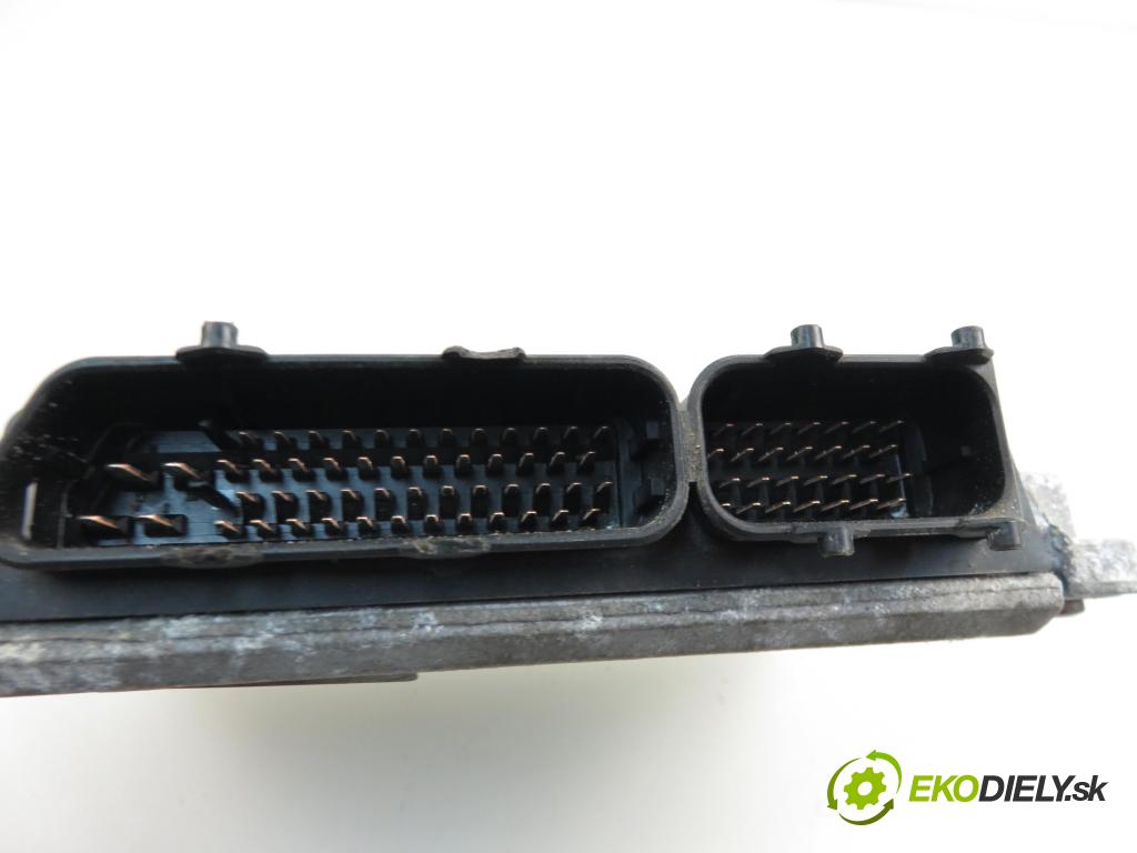 AUDI A3 (8L1) HB 1998 1896,00 Sterowniki silnika 1896,00 Riadiaca jednotka Motor 038906018AR; 0281001728