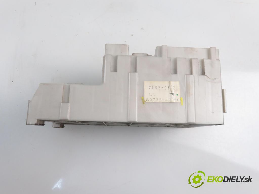TOYOTA RAV 4 II (_A2_) SUV 2003 1998,00 Skrzynki bezpieczników 1998,00 MODUL BSI 8273342080