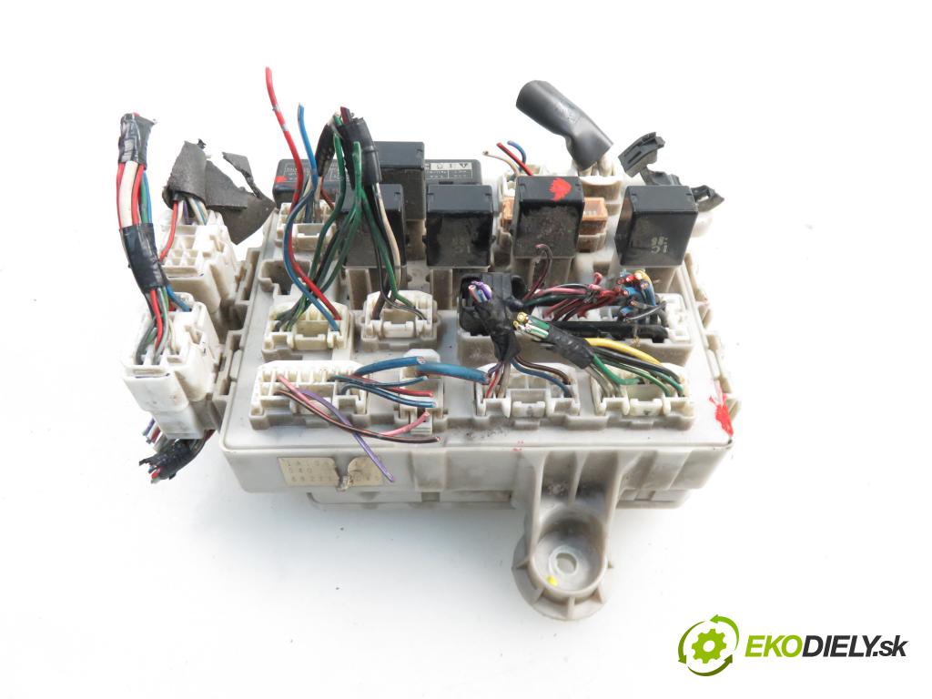 TOYOTA PREVIA (_R3_) MINIVAN 2001 1995,00 Skrzynki bezpieczników 1995,00 MODUL BSI 8922128040