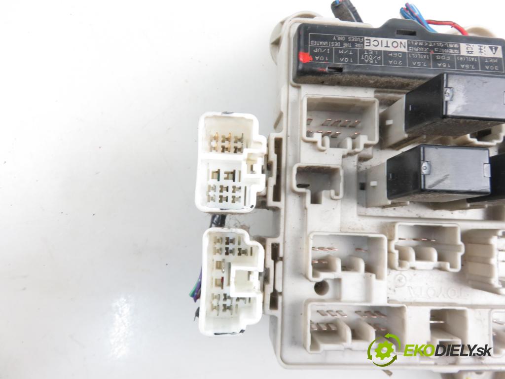 TOYOTA PREVIA (_R3_) MINIVAN 2001 1995,00 Skrzynki bezpieczników 1995,00 MODUL BSI 8922128040