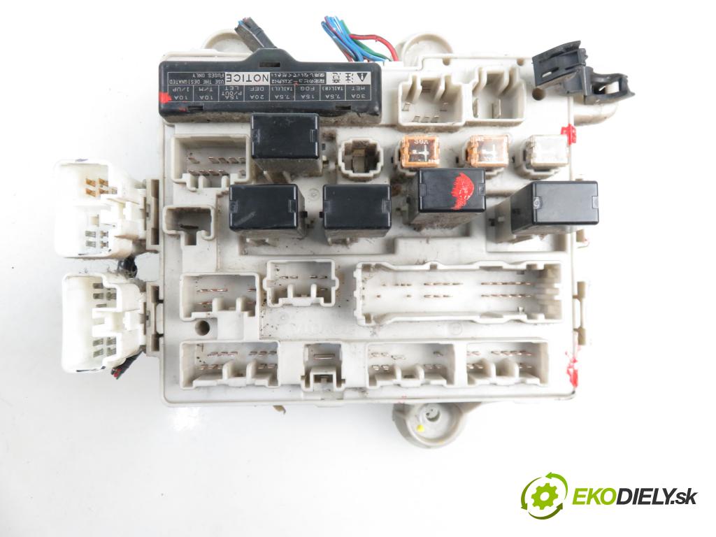 TOYOTA PREVIA (_R3_) MINIVAN 2001 1995,00 Skrzynki bezpieczników 1995,00 MODUL BSI 8922128040