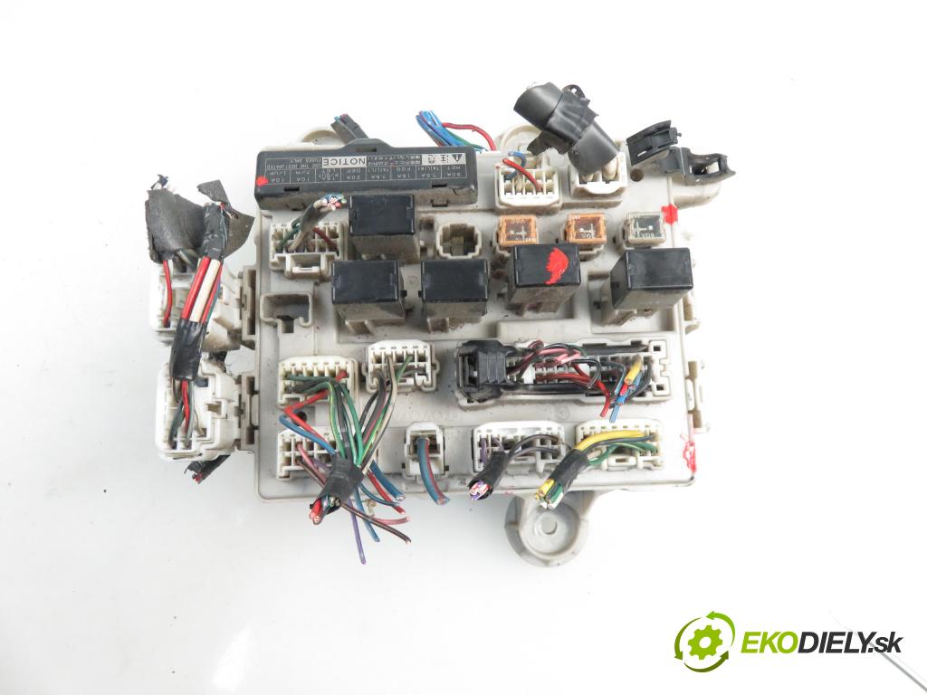 TOYOTA PREVIA (_R3_) MINIVAN 2001 1995,00 Skrzynki bezpieczników 1995,00 MODUL BSI 8922128040