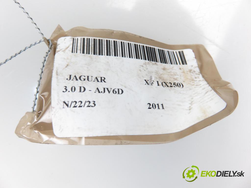 JAGUAR XF (X250) SEDAN 2011 2993,00 Zaciski 2993,00 Brzdič strmeň pravé zadné