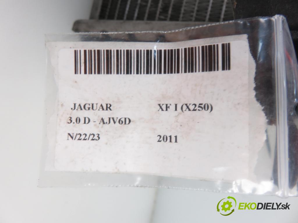JAGUAR XF (X250) SEDAN 2011 2993,00 Chłodnice wody 2993,00 chladič vody