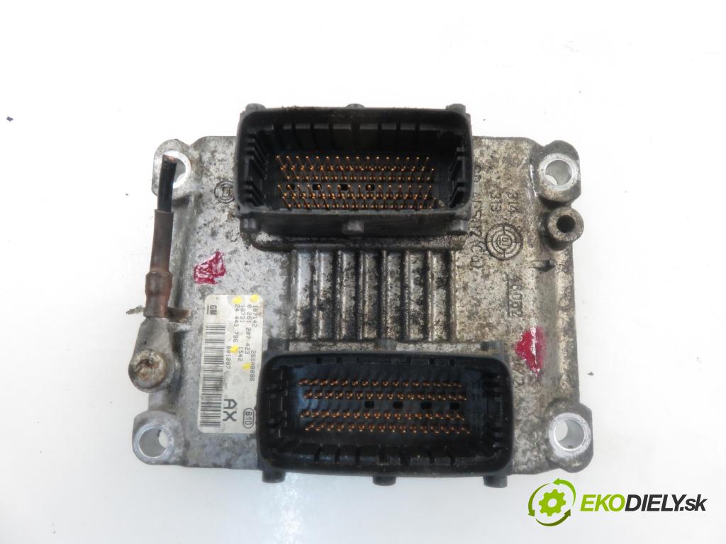 OPEL CORSA C (X01) HB 2001 1199,00 Sterowniki silnika 1199,00 Riadiaca jednotka Motor 0261207423; 24443796