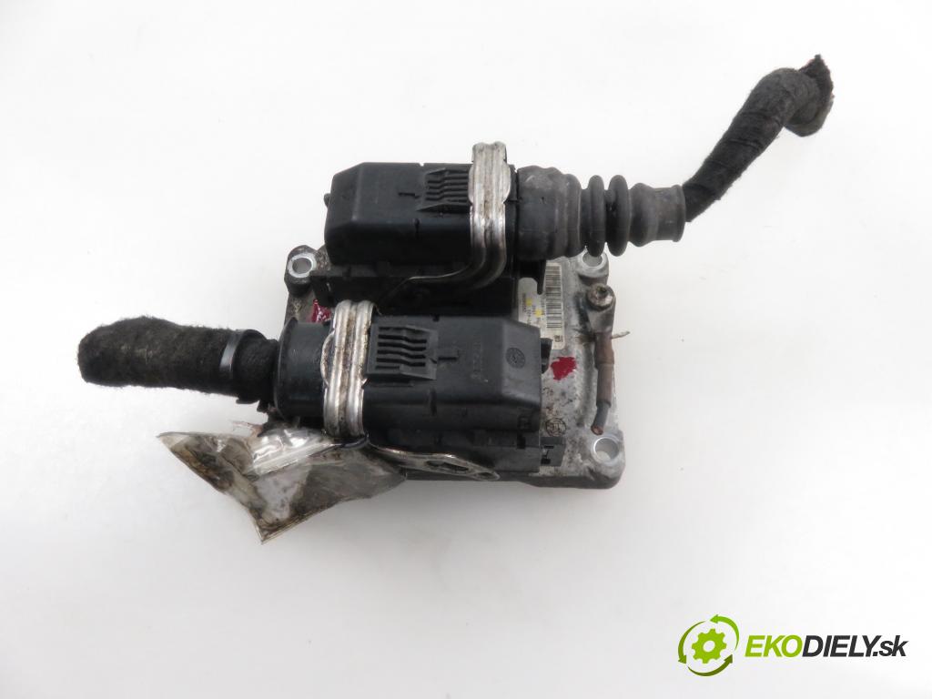 OPEL CORSA C (X01) HB 2001 1199,00 Sterowniki silnika 1199,00 Riadiaca jednotka Motor 0261207423; 24443796
