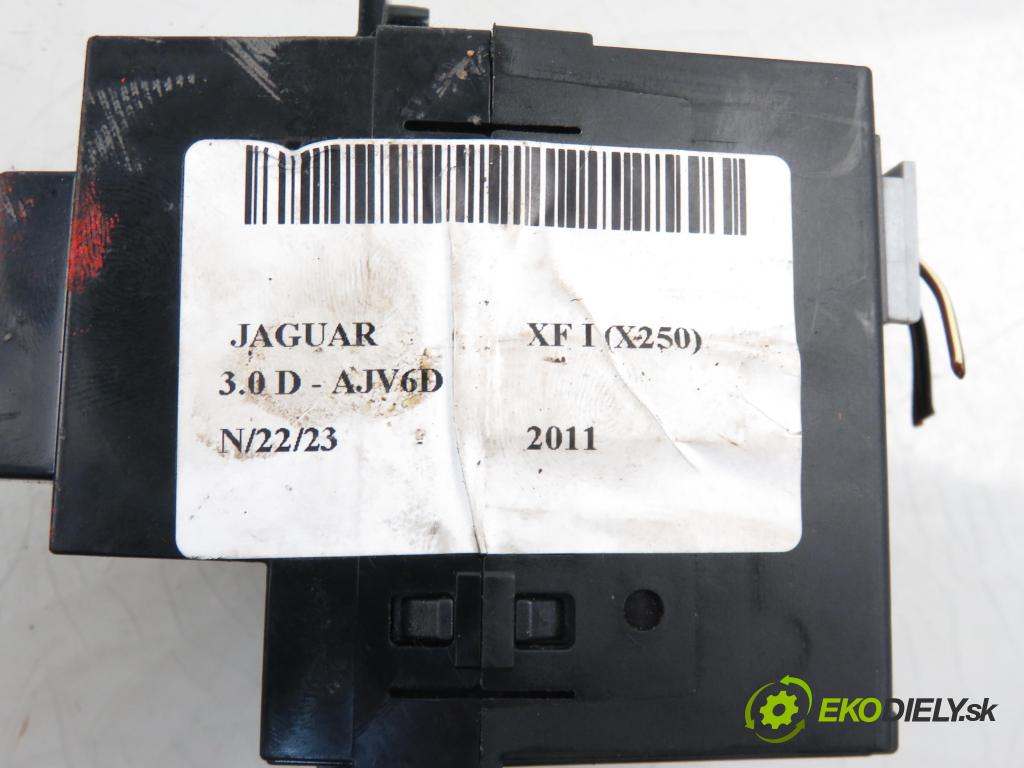 JAGUAR XF (X250) SEDAN 2011 2993,00 Stacyjki 2993,00 spinačka 6W8311572AK (Spínacie skrinky a kľúče)