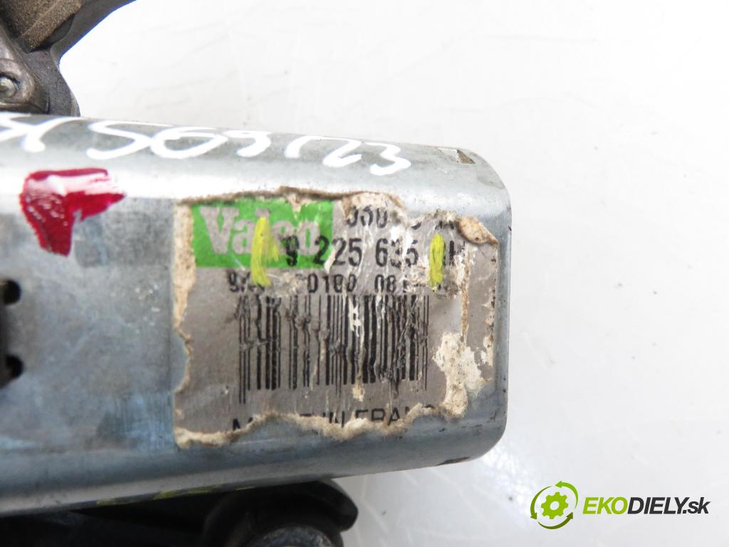 OPEL COMBO C KOMBIVAN 2005 1686,00 Silniki wycieraczek 1686,00 Motorček stierače ZADNÉ: 9225635