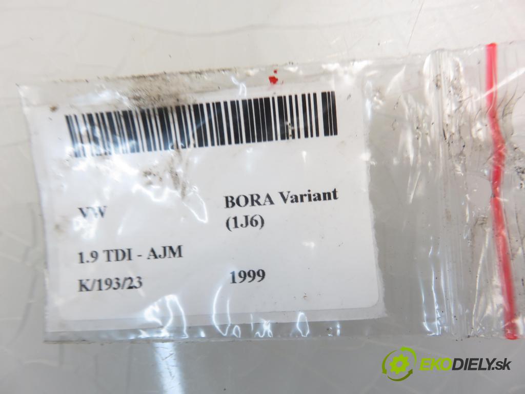 VW BORA Variant (1J6) KOMBI 1999 1896,00 Wsporniki i łapy 1896,00 Uchytenie alternátora R045903143C