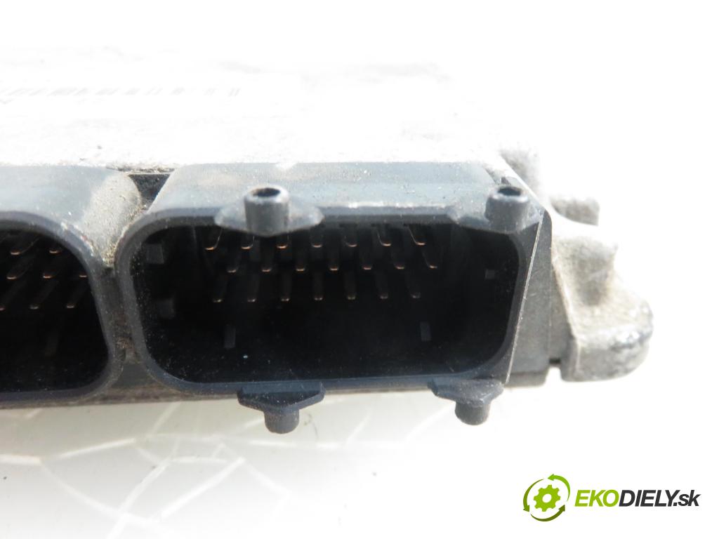 AUDI A3 (8L1) HB 1997 1896,00 Sterowniki silnika 1896,00 Riadiaca jednotka Motor 038906018AR; 0281001728