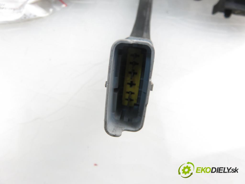 PEUGEOT 307 (3A/C) HB 2004 80,00 1.6 16V - NFU (TU5JP4) 1587,00 Lišta vstrekovacia 9650764780 ; 0280156034 (Vstrekovacia lišta)