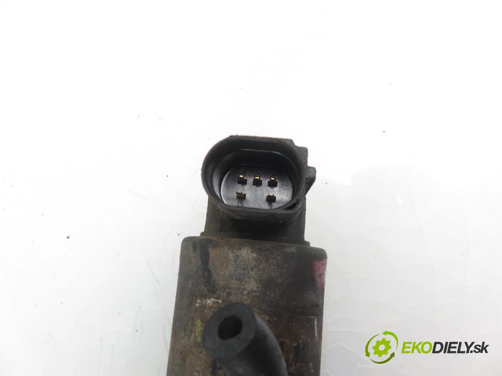 AUDI A3 (8L1) HB 2002 75,00 1.6 8V 102 - BFQ 1595,00 VENTIL EGR 722574120