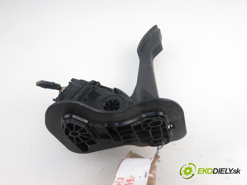 FORD TRANSIT Furgon (FA_ _) BUS 2008 2198,00 Pozostałe 2198,00 Potenciometer plynového pedálu 6C119F836CB; 6PV00923800 (Pedále)