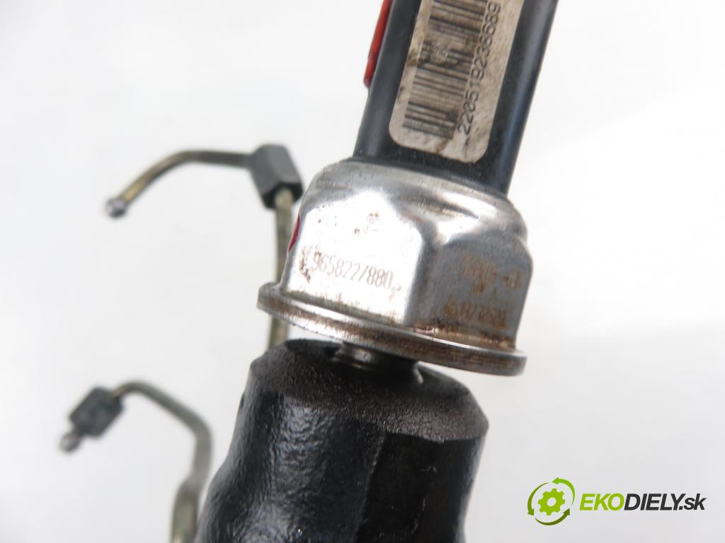 FORD FIESTA V (JH_, JD_) HB 2005 1399,00 Listwy wtryskowe 1399,00 Lišta vstrekovacia 9654592680 (Vstrekovacie lišty)