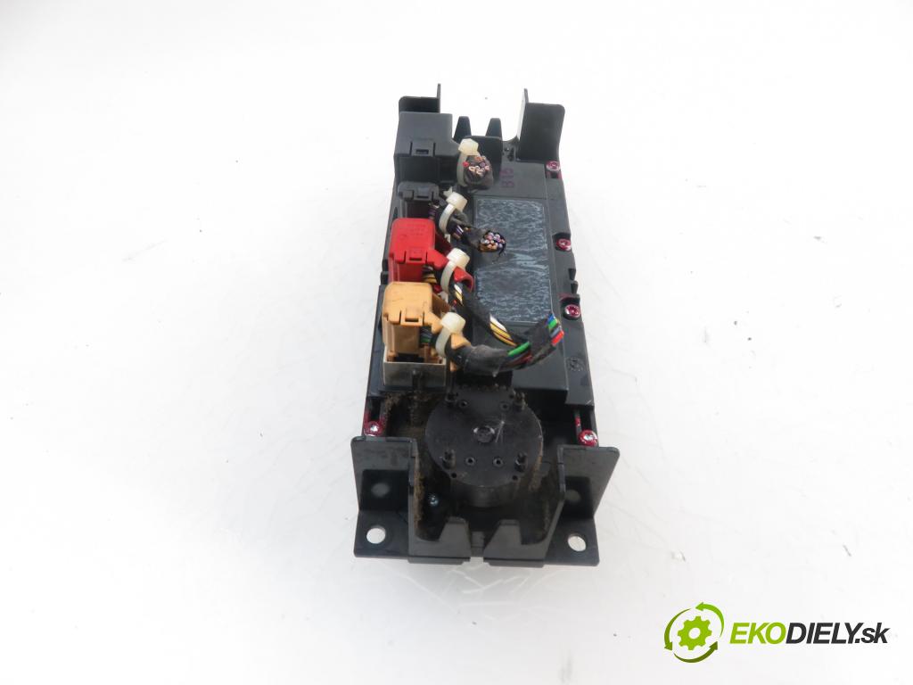 VW GOLF IV (1J1) HB 2001 1896,00 Panele sterowania, przełączniki 1896,00 Panel kúrenia KLIMATRONIK 