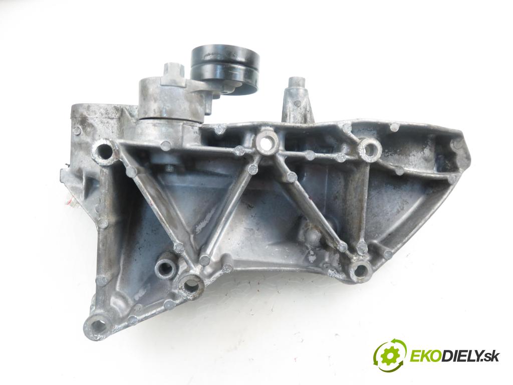 MITSUBISHI CARISMA (DA_) LIFTBACK 2001 1870,00 Wsporniki i łapy 1870,00 Uchytenie alternátora 7700115750