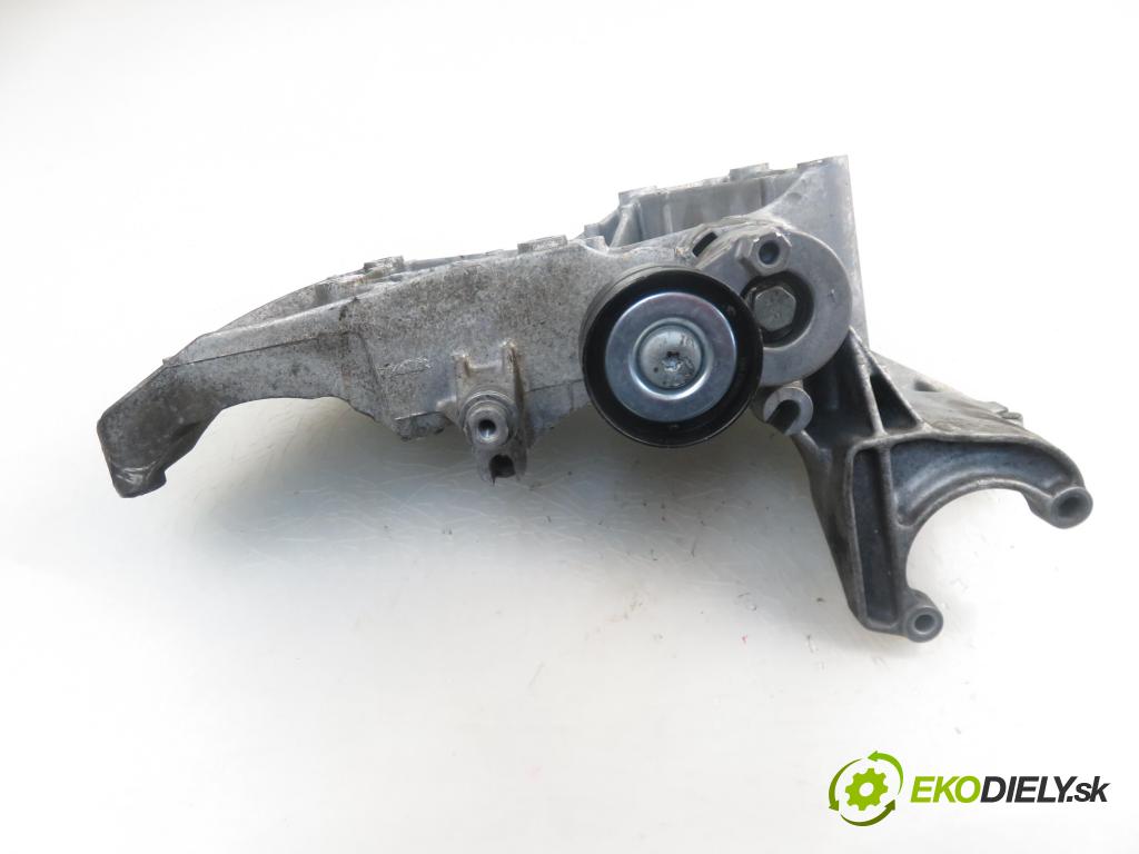 MITSUBISHI CARISMA (DA_) LIFTBACK 2001 1870,00 Wsporniki i łapy 1870,00 Uchytenie alternátora 7700115750