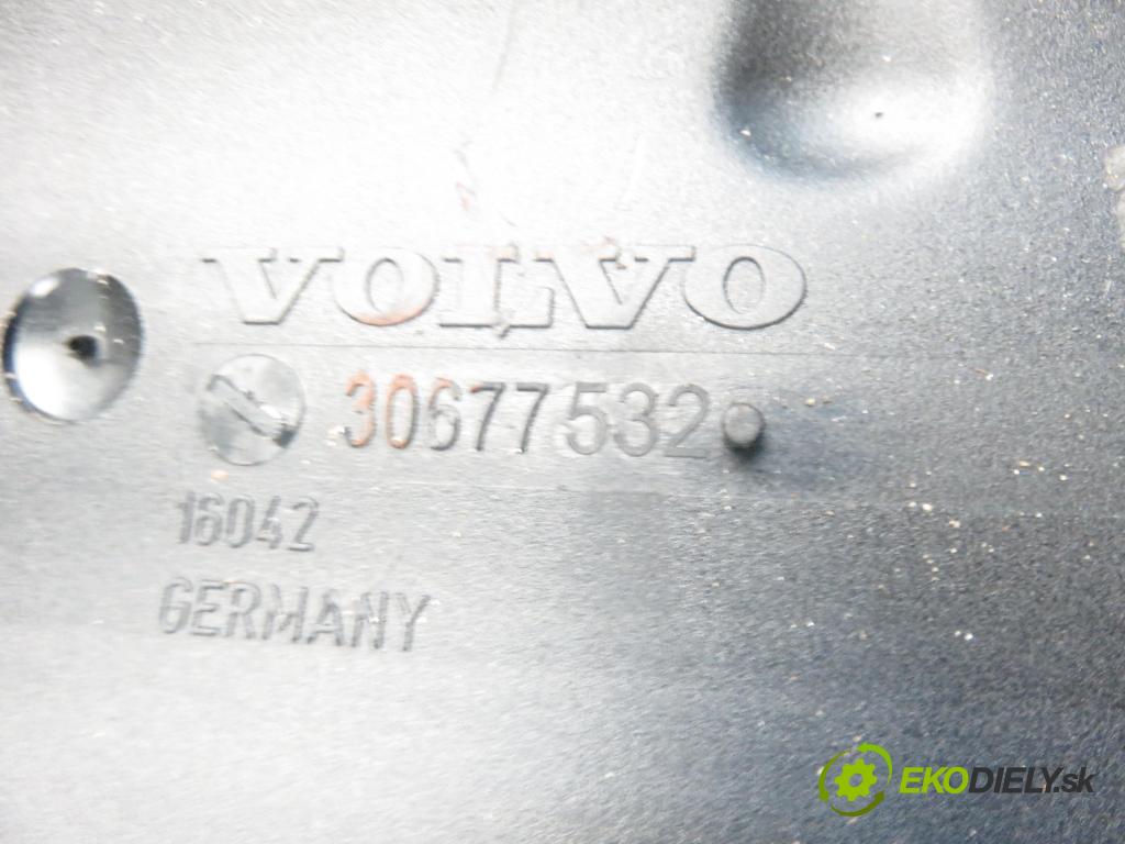 VOLVO S40 II (MS) SEDAN 2004 2435,00 Obudowy filtrów powietrza 2435,00 obal filtra vzduchu 30677532; 30650076 (Kryty filtrů)
