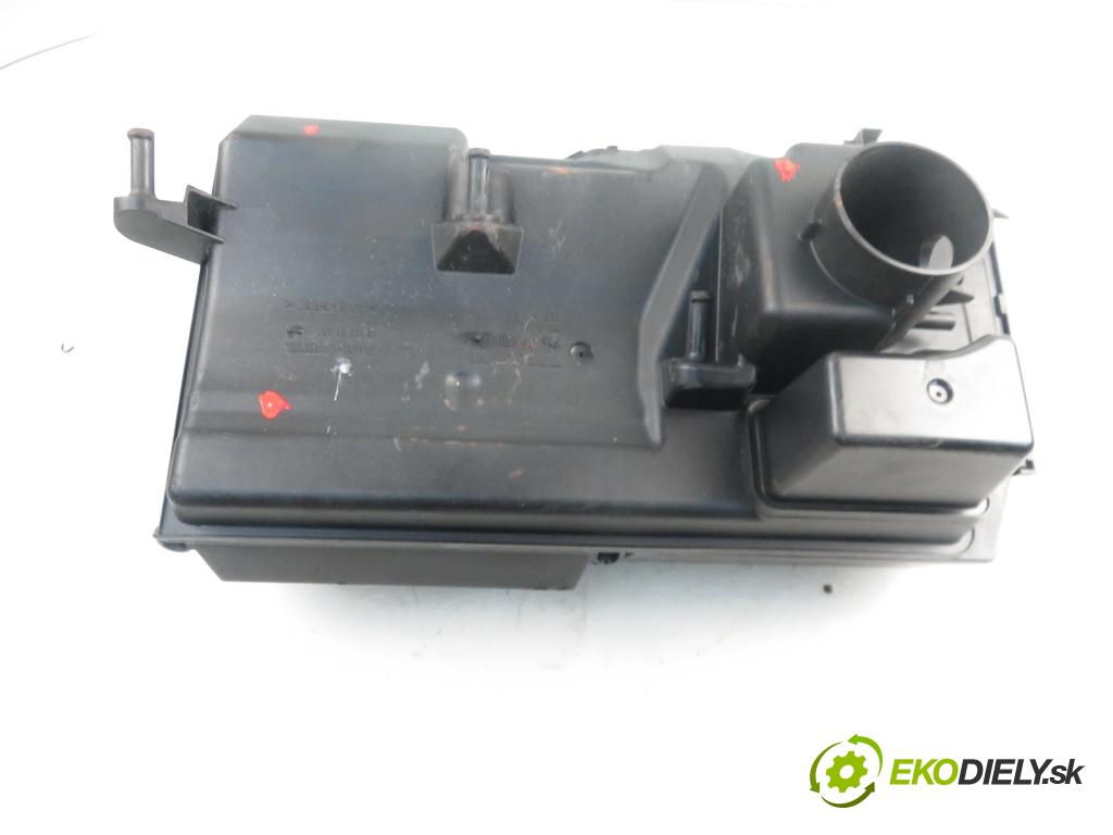 VOLVO S40 II (MS) SEDAN 2004 2435,00 Obudowy filtrów powietrza 2435,00 Obal filtra vzduchu 30677532; 30650076 (Obaly filtrov vzduchu)