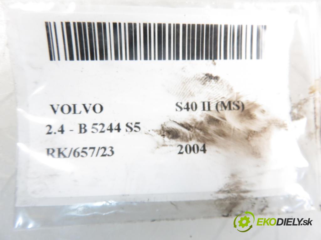 VOLVO S40 II (MS) SEDAN 2004 2435,00 Obudowy filtrów powietrza 2435,00 Obal filtra vzduchu 30677532; 30650076 (Obaly filtrov vzduchu)