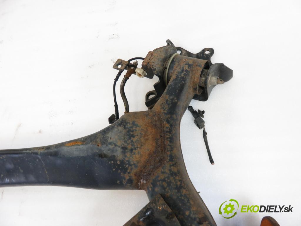 RENAULT MEGANE III liftback (BZ0/1_) HB 2009 78,00 1.5 dCi - K9K 832 1461,00 výztuha zadní část ABS