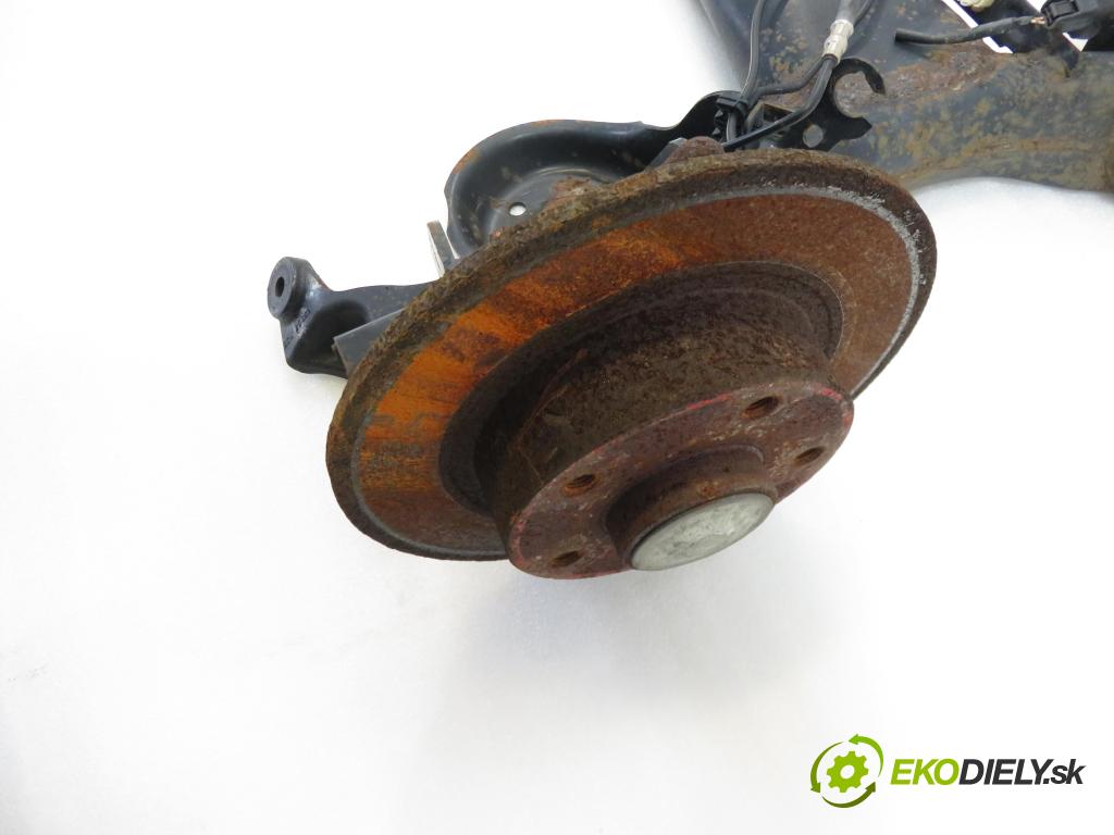 RENAULT MEGANE III liftback (BZ0/1_) HB 2009 78,00 1.5 dCi - K9K 832 1461,00 výztuha zadní část ABS