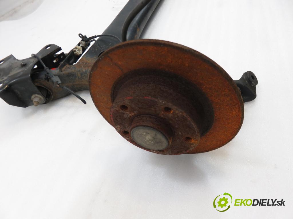 RENAULT MEGANE III liftback (BZ0/1_) HB 2009 78,00 1.5 dCi - K9K 832 1461,00 výztuha zadní část ABS