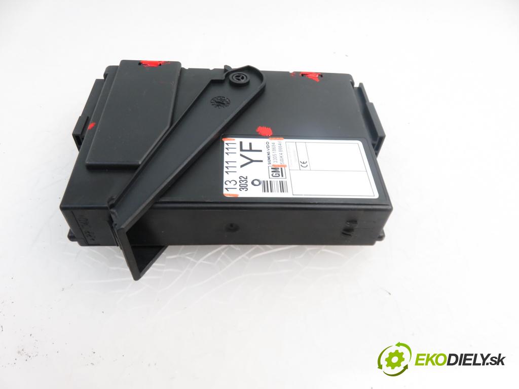 OPEL MERIVA A nadwozie wielkoprzestrzenne (MPV) (X03) MINIVAN 2003 1686,00 Moduły komfortu 1686,00 MODUL komfortu 13111111; 330518684; 5WK48664D