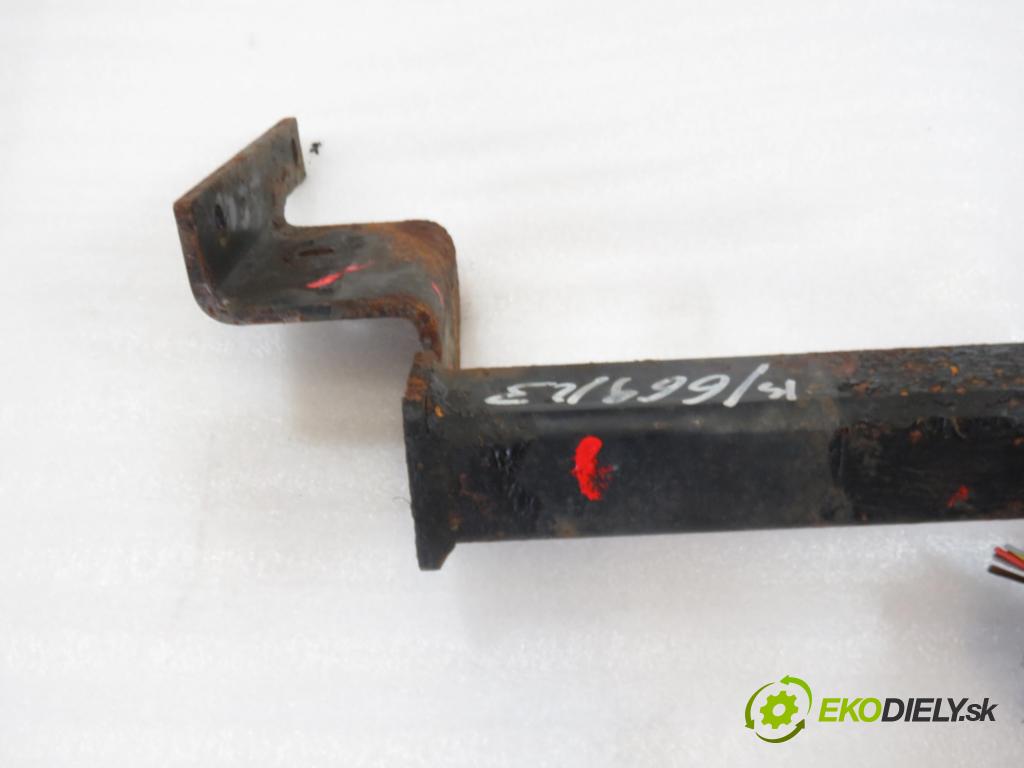 MITSUBISHI CARISMA (DA_) LIFTBACK 2001 1870,00 Kompletne haki holownicze (belka + kula) 1870,00 Hák