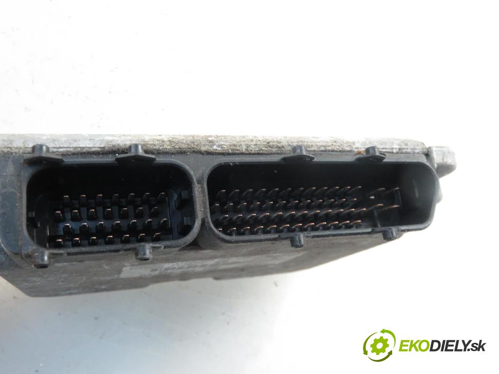 SKODA OCTAVIA I (1U2) LIFTBACK 2001 1984,00 Sterowniki silnika 1984,00 Riadiaca jednotka Motor 0261206266; 06A906018FH