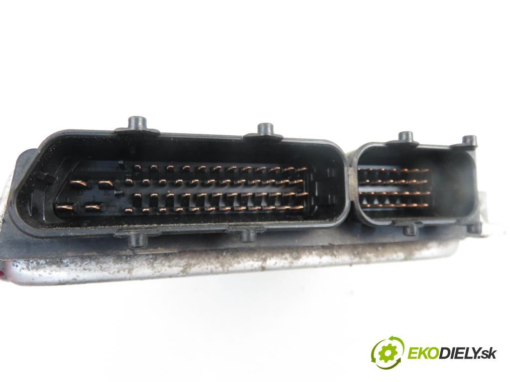 VW GOLF IV (1J1) HB 2000 1390,00 Sterowniki silnika 1390,00 Riadiaca jednotka Motor 0261206140; 036906032