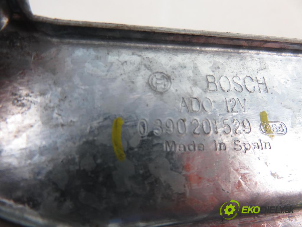 VOLVO V40 Kombi (645) KOMBI 2002 1948,00 Silniki wycieraczek 1948,00 Motorček stierače ZADNÉ: 0390201529