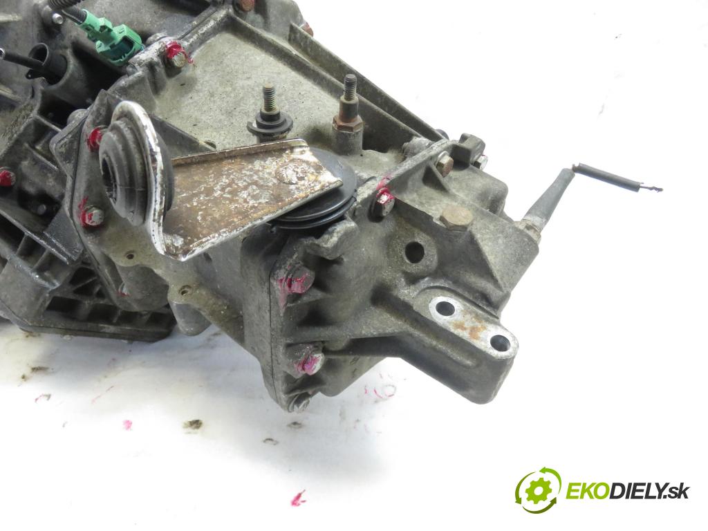 OPEL ARENA Skrzynia (TB, TF) BUS 1998 2499,00 Kompletne skrzynie 2499,00 Prevodovka MANUALNA 7700599287