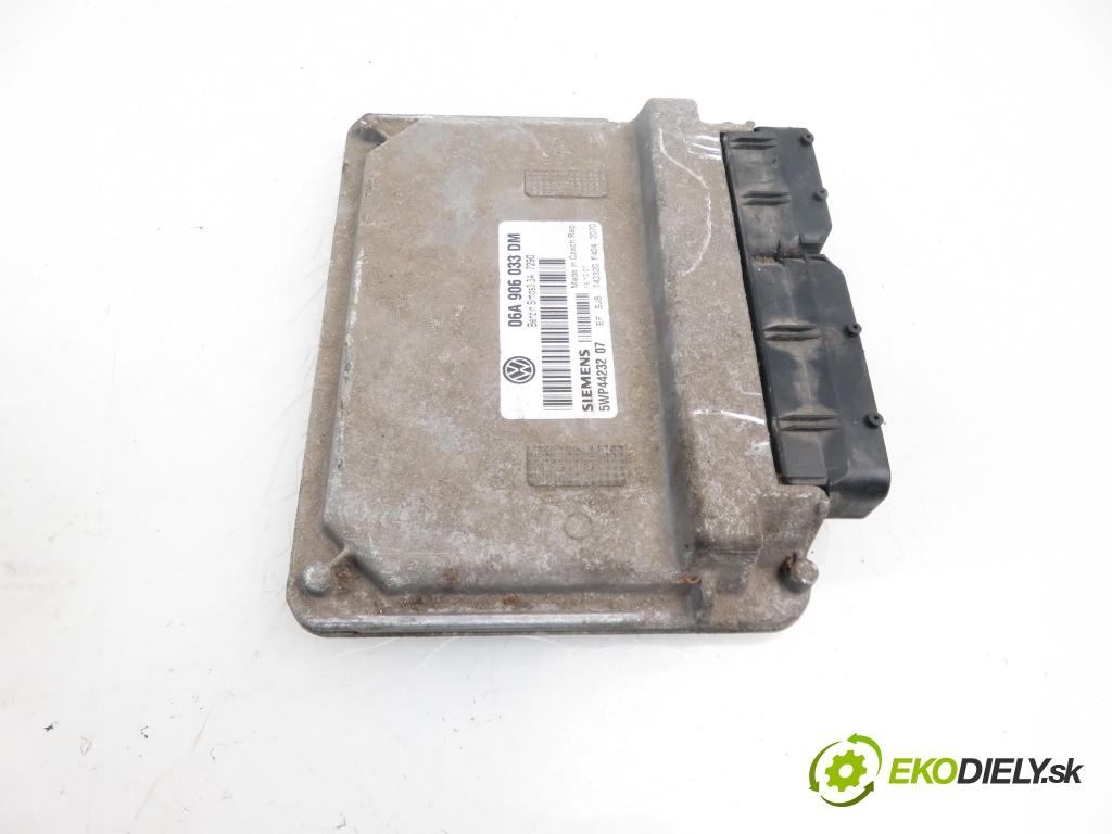 SKODA OCTAVIA I (1U2) LIFTBACK 2007 1595,00 Sterowniki silnika 1595,00 Riadiaca jednotka Motor 06A906033DM; 5WP44232