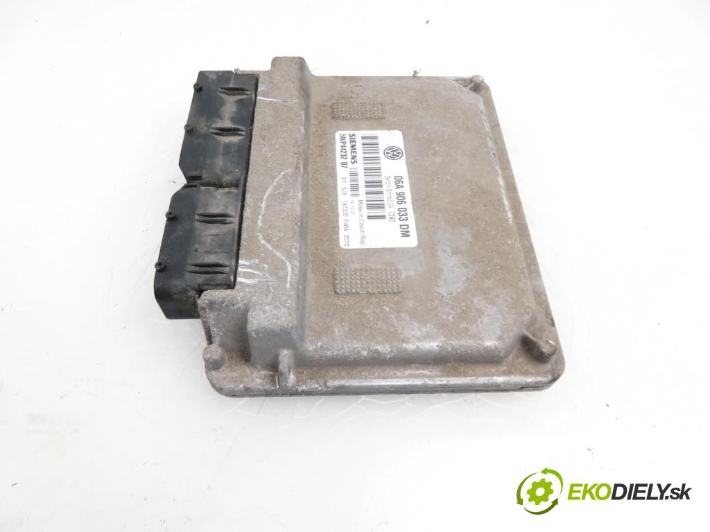 SKODA OCTAVIA I (1U2) LIFTBACK 2007 1595,00 Sterowniki silnika 1595,00 Riadiaca jednotka Motor 06A906033DM; 5WP44232