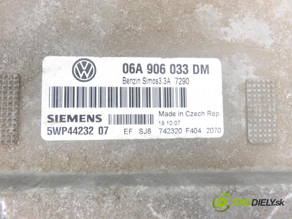 SKODA OCTAVIA I (1U2) LIFTBACK 2007 1595,00 Sterowniki silnika 1595,00 Riadiaca jednotka Motor 06A906033DM; 5WP44232