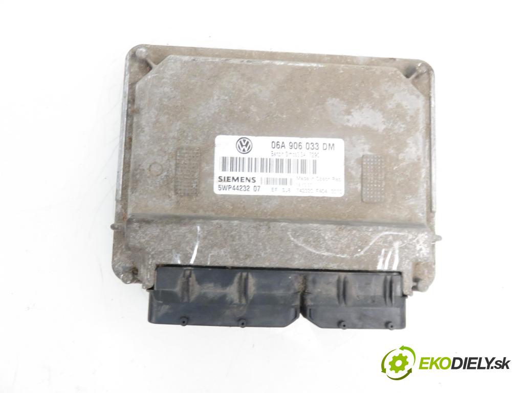 SKODA OCTAVIA I (1U2) LIFTBACK 2007 1595,00 Sterowniki silnika 1595,00 Riadiaca jednotka Motor 06A906033DM; 5WP44232