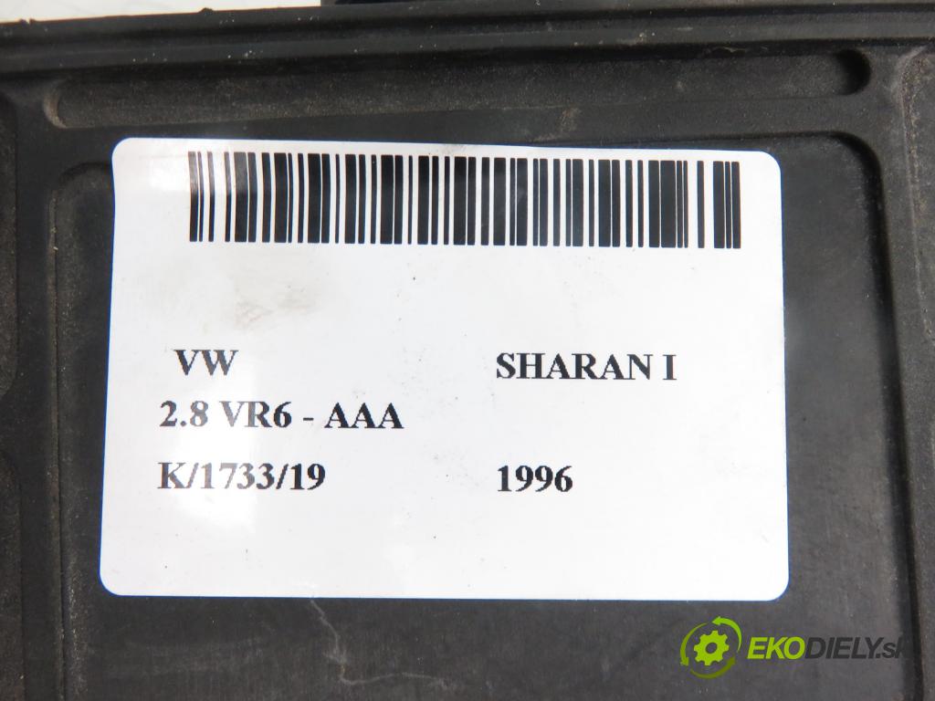 VW SHARAN (7M8, 7M9, 7M6) VAN 1996 2792,00 Sterowniki skrzyni 2792,00 Riadiaca jednotka prevodovky 099927733A; 95VW12B565FA