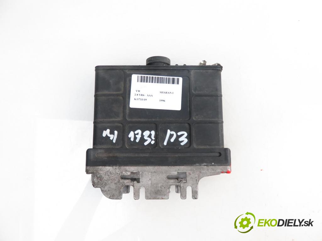 VW SHARAN (7M8, 7M9, 7M6) VAN 1996 2792,00 Sterowniki skrzyni 2792,00 Riadiaca jednotka prevodovky 099927733A; 95VW12B565FA