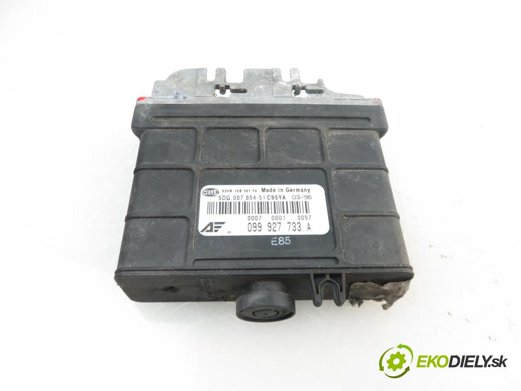 VW SHARAN (7M8, 7M9, 7M6) VAN 1996 2792,00 Sterowniki skrzyni 2792,00 Riadiaca jednotka prevodovky 099927733A; 95VW12B565FA