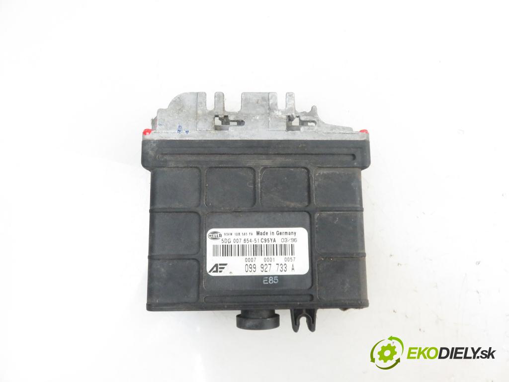 VW SHARAN (7M8, 7M9, 7M6) VAN 1996 2792,00 Sterowniki skrzyni 2792,00 Riadiaca jednotka prevodovky 099927733A; 95VW12B565FA