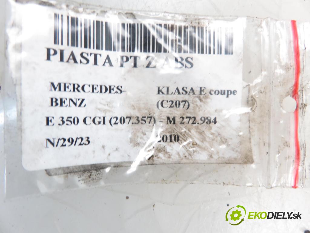 MERCEDES-BENZ KLASA E coupe (C207) COUPE 2010 3498,00 Łożyska i piasty kół 3498,00 náboj pravé zadné ABS