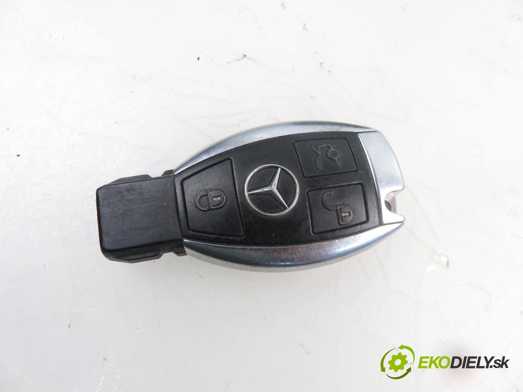 MERCEDES-BENZ KLASA E coupe (C207) COUPE 2010 3498,00 Stacyjki 3498,00 spinačka 2075450308 (Spínacie skrinky a kľúče)