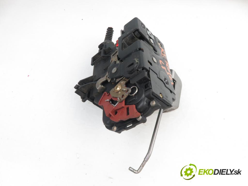 AUDI A4 Avant (8E5, B6) KOMBI 2004 74,00 1.9 TDI PD 101 - AVB 1896,00 zámok 8E0839015C