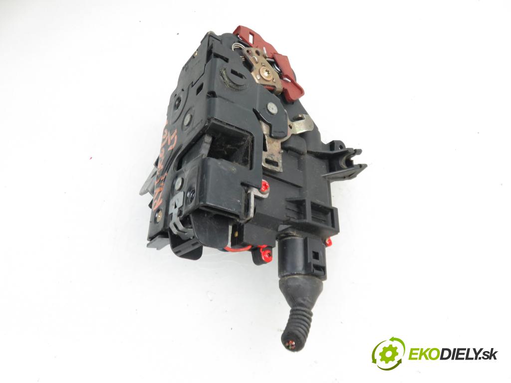 AUDI A4 Avant (8E5, B6) KOMBI 2004 74,00 1.9 TDI PD 101 - AVB 1896,00 zámok 8E0839015C