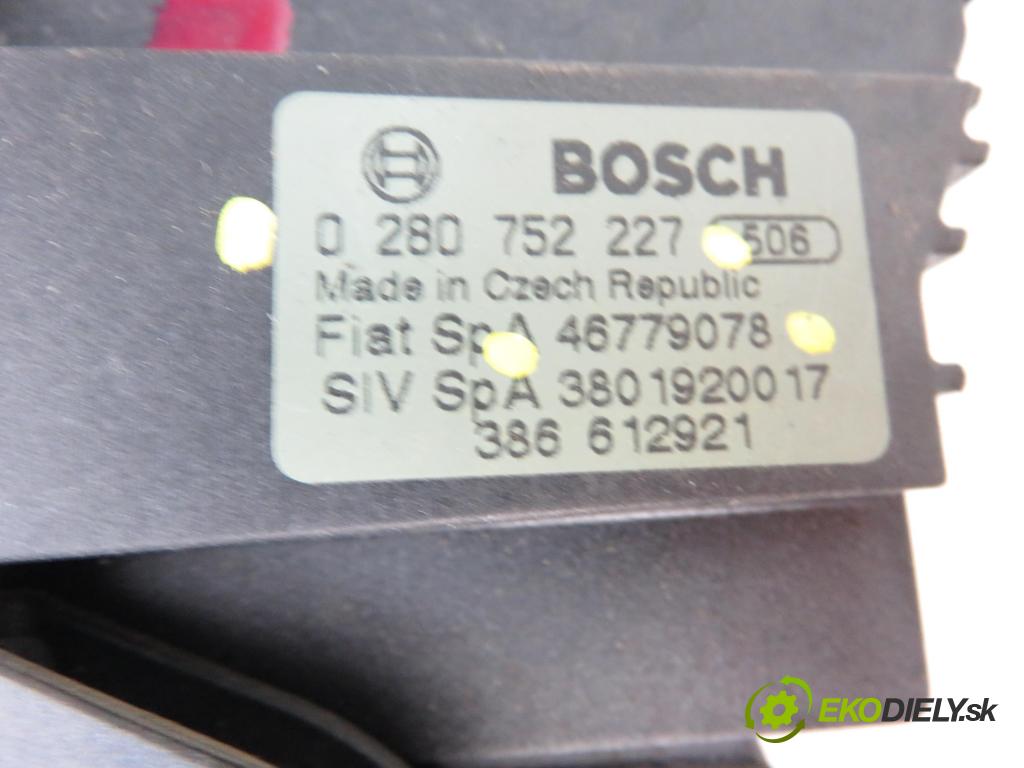 FIAT STILO (192_) HB 2003 1596,00 Pozostałe 1596,00 Potenciometer plynového pedálu 46779078; 0280752227 (Pedále)