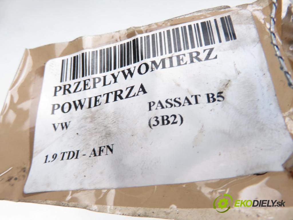 VW PASSAT B5 (3B2) SEDAN 1997 1896,00 Przepływomierze 1896,00 váha vzduchu vzduchu 71822101; 074906461
