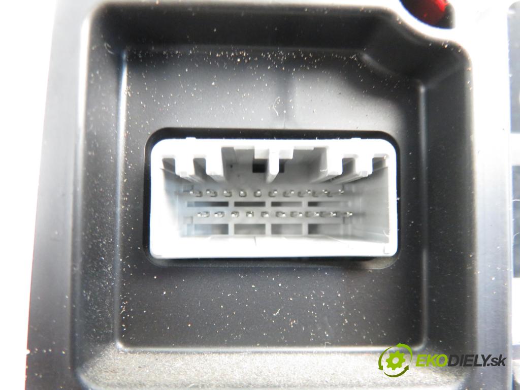 FIAT SEDICI (189_) CROSSOVER 2010 1586,00 Panele sterowania, przełączniki 1586,00 Panel kúrenia KLIMATRONIK 3951055L00; 2370400544