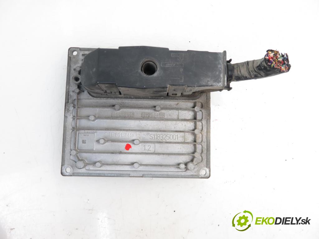 MAZDA 2 (DY) HB 2003 1242,00 Sterowniki silnika 1242,00 Riadiaca jednotka Motor 3S6112A650CB; S118107004D